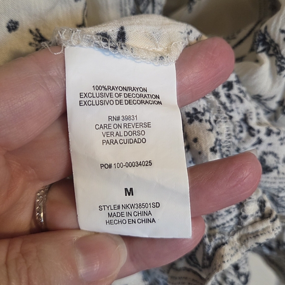 Rewind Off-Shoulder Floral Top - Black and White - Picture 4 of 5